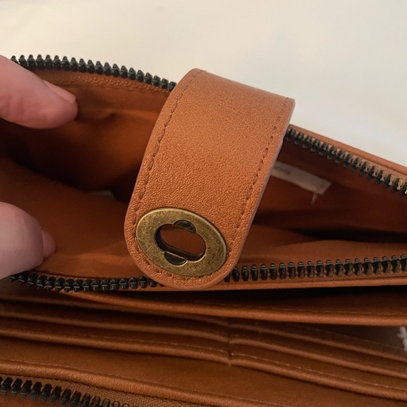 Wristlet style wallet - Picture 5 of 7